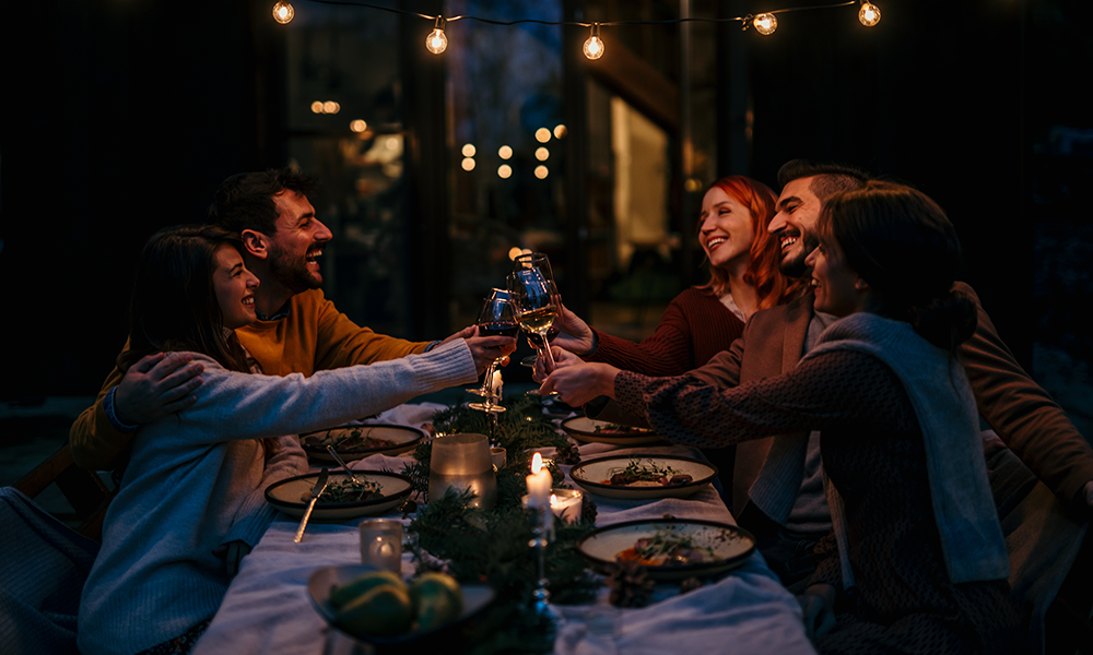 Unforgettable Outdoor Cozy Evening Settings with Wine