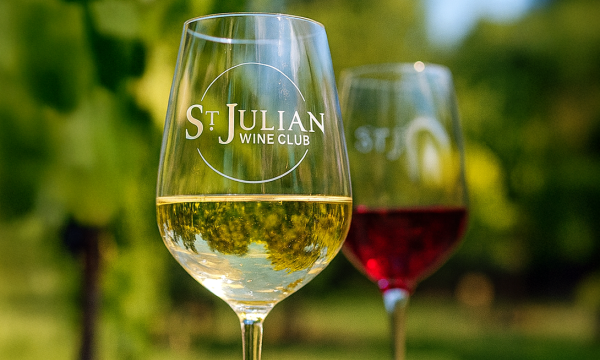 Perfect Wine Temperatures Guide: Keep Cool & Taste Your Best