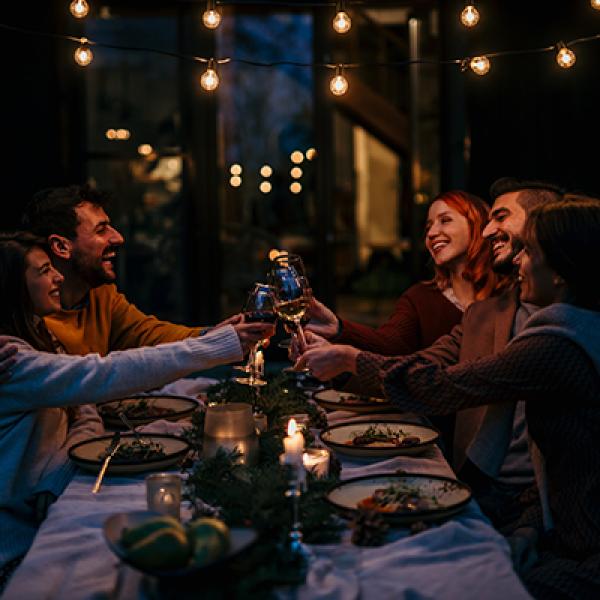 Unforgettable Outdoor Cozy Evening Settings with Wine
